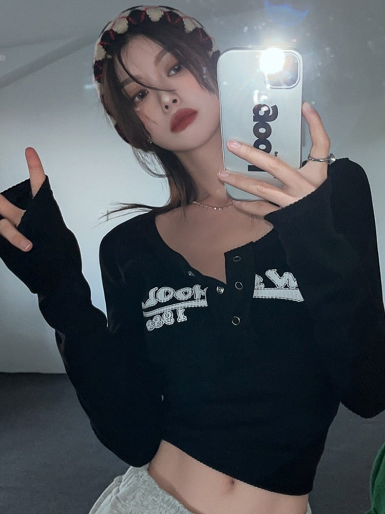 Woman's clothing.Retro Graffiti Print Elastic Long Sleeve T-Shirt